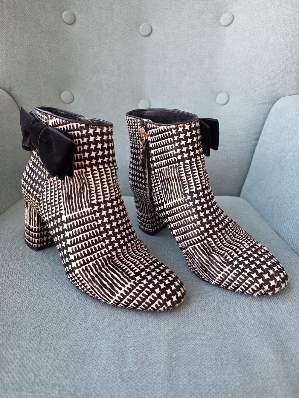 kate spade new york Geometric Bow Ankle Boots Black White Leather 6.5